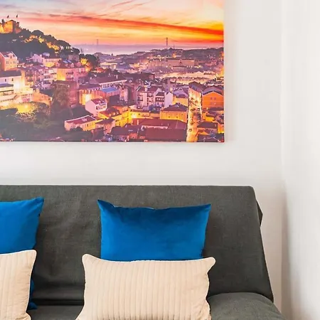 2br Alfama Апартаменты *